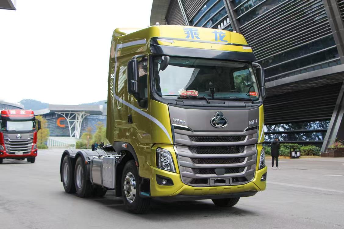 Dongfeng Liuzhou Automobile CHENGLONG H7 Heavy Truck 520 Horsepower 4X2 AMT Automatic Transmission Tractor