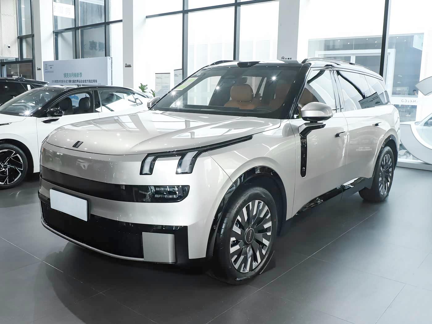 Lynk & Co 900