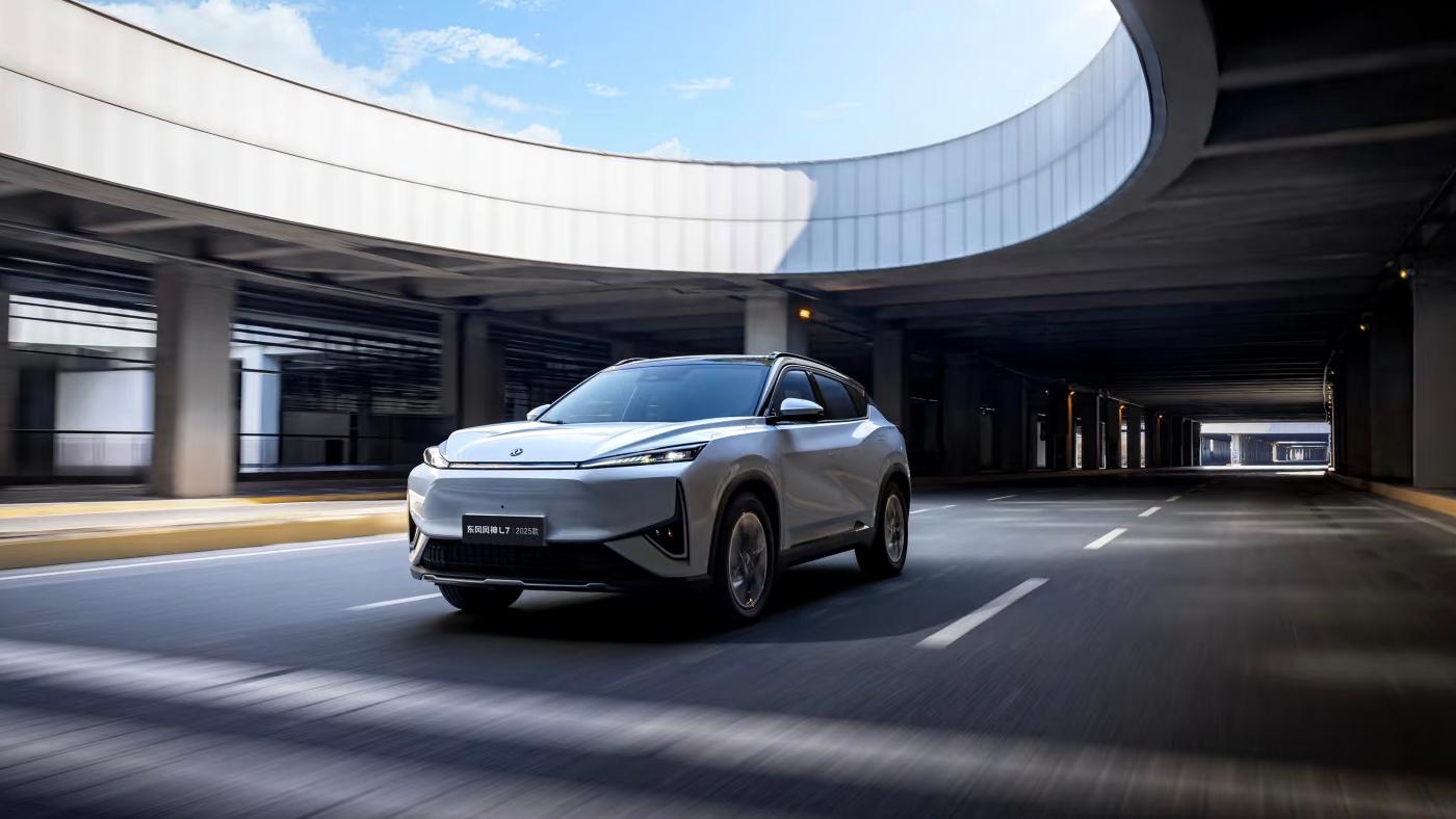 Dongfeng Aeolus L8 Pre-sale Starts at ¥129,900, Featuring Premium Sofa-Style Seats Matching Ideal L8 Standards with Refrigerator & Rear-Entertainment Screen