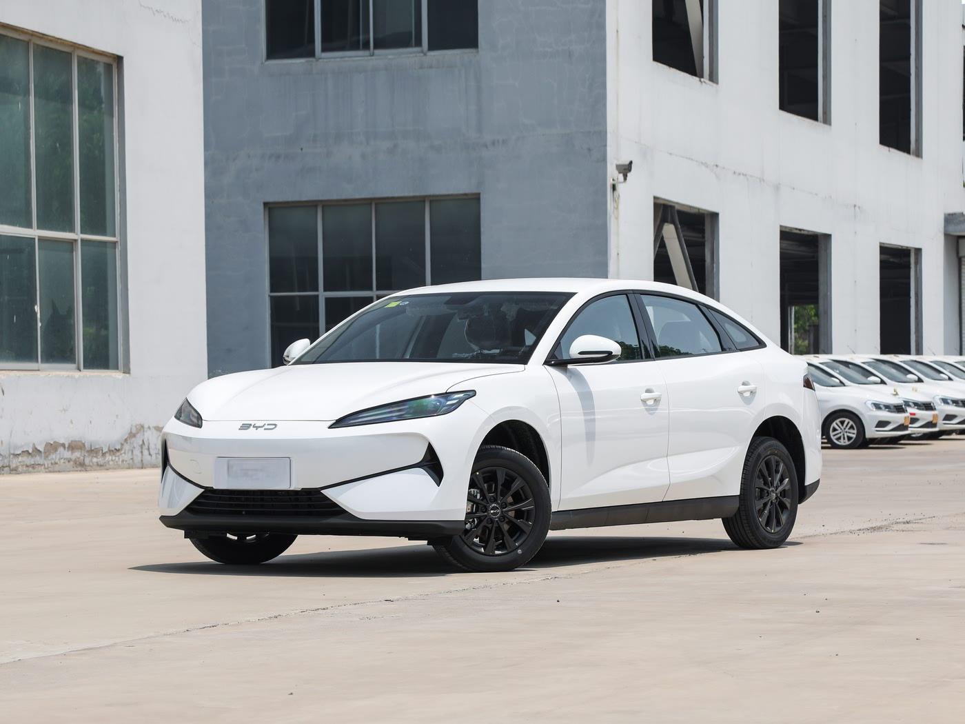 BYD e7